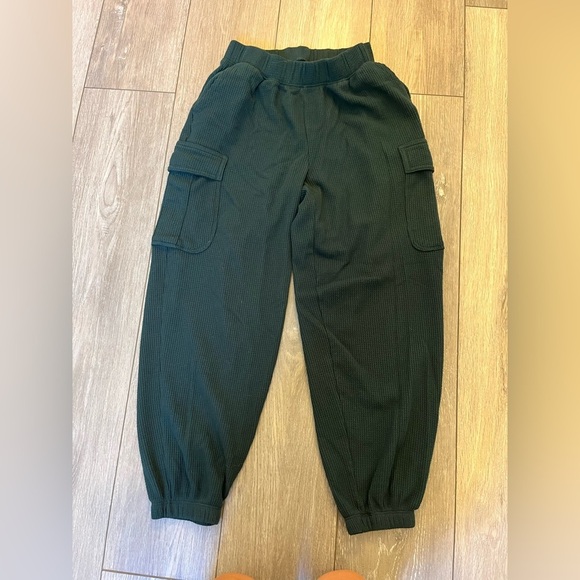 Aerie Traveler Waffle Cargo Jogger Pants in Forest Green. Size XS. Baggy Fit - Picture 10 of 12